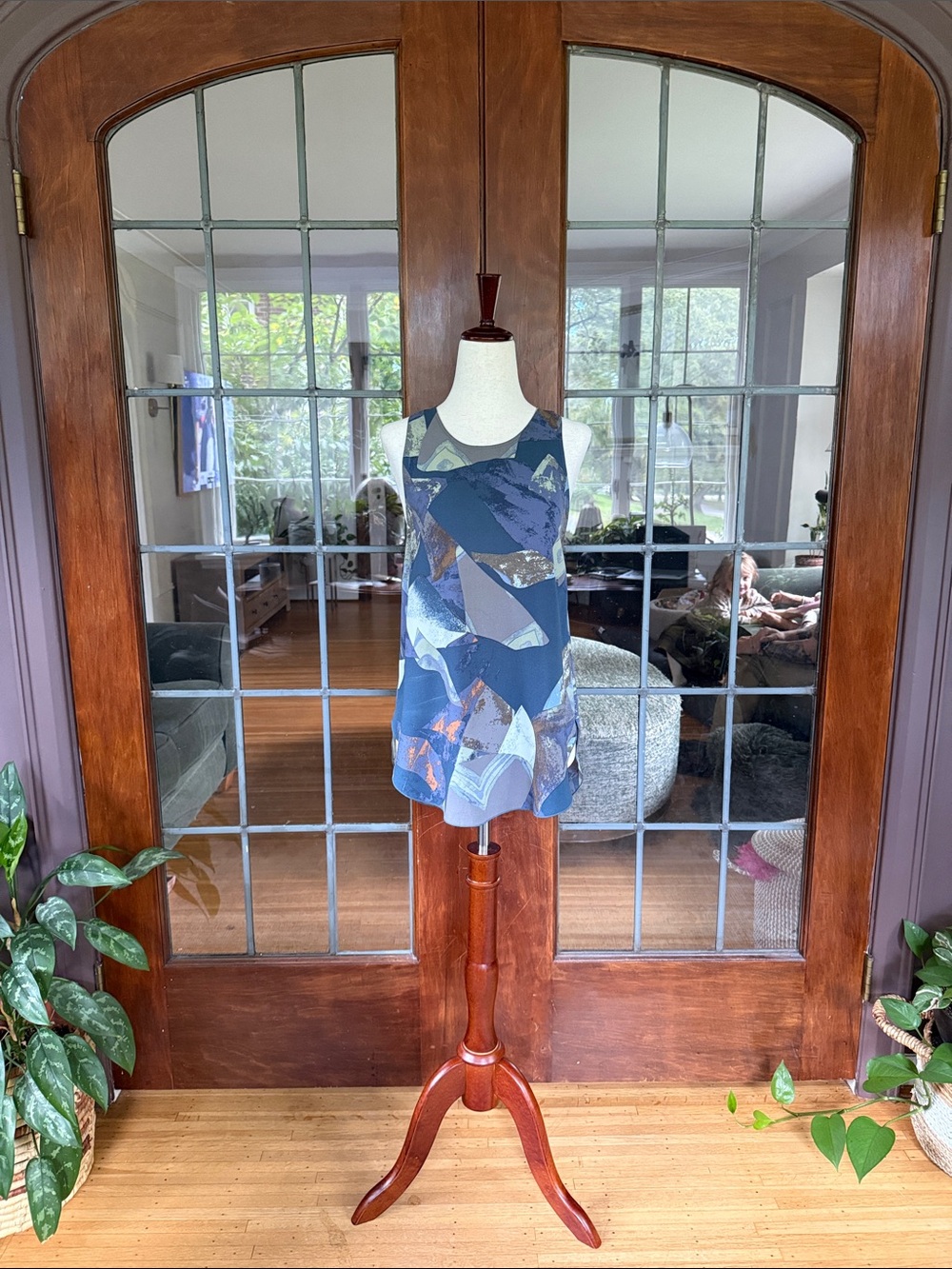 Wilfred Sleeveless Blouse in Abstract Marbled Blue